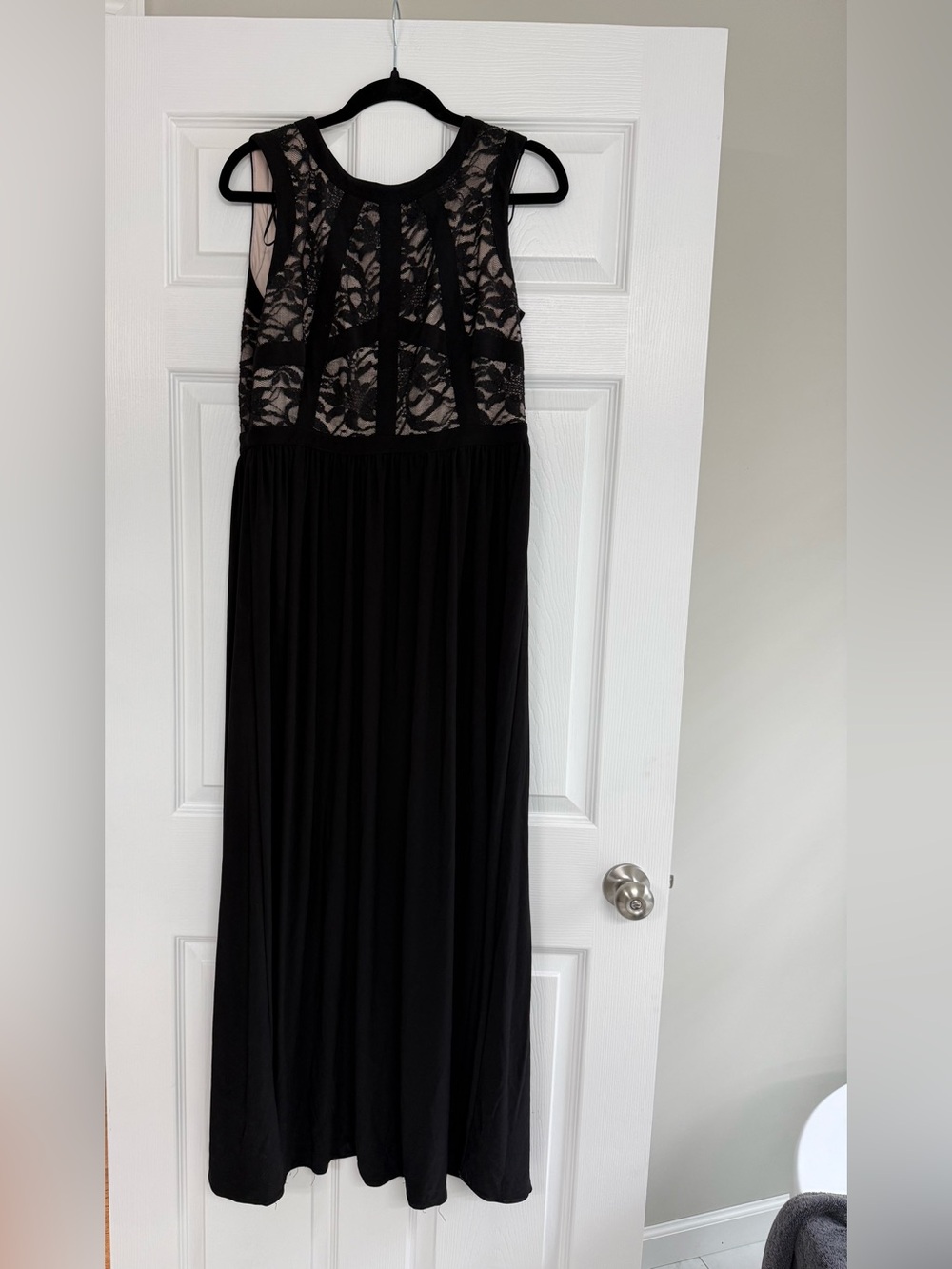 Black Lace Bodice Maxi Dress - Elegant Evening Wear